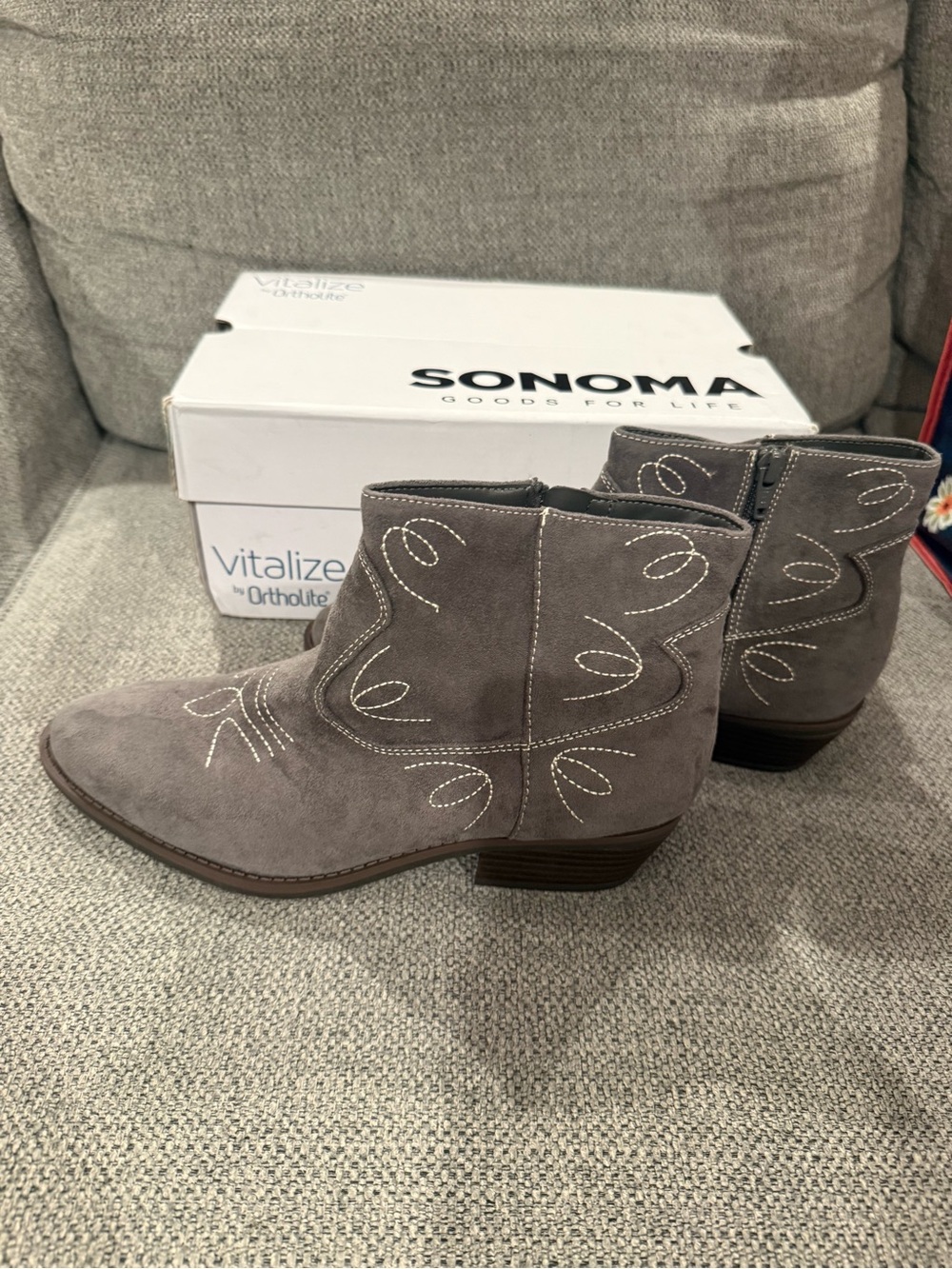 SO Vitalize Ortholite Gray Suede Western Ankle Boots